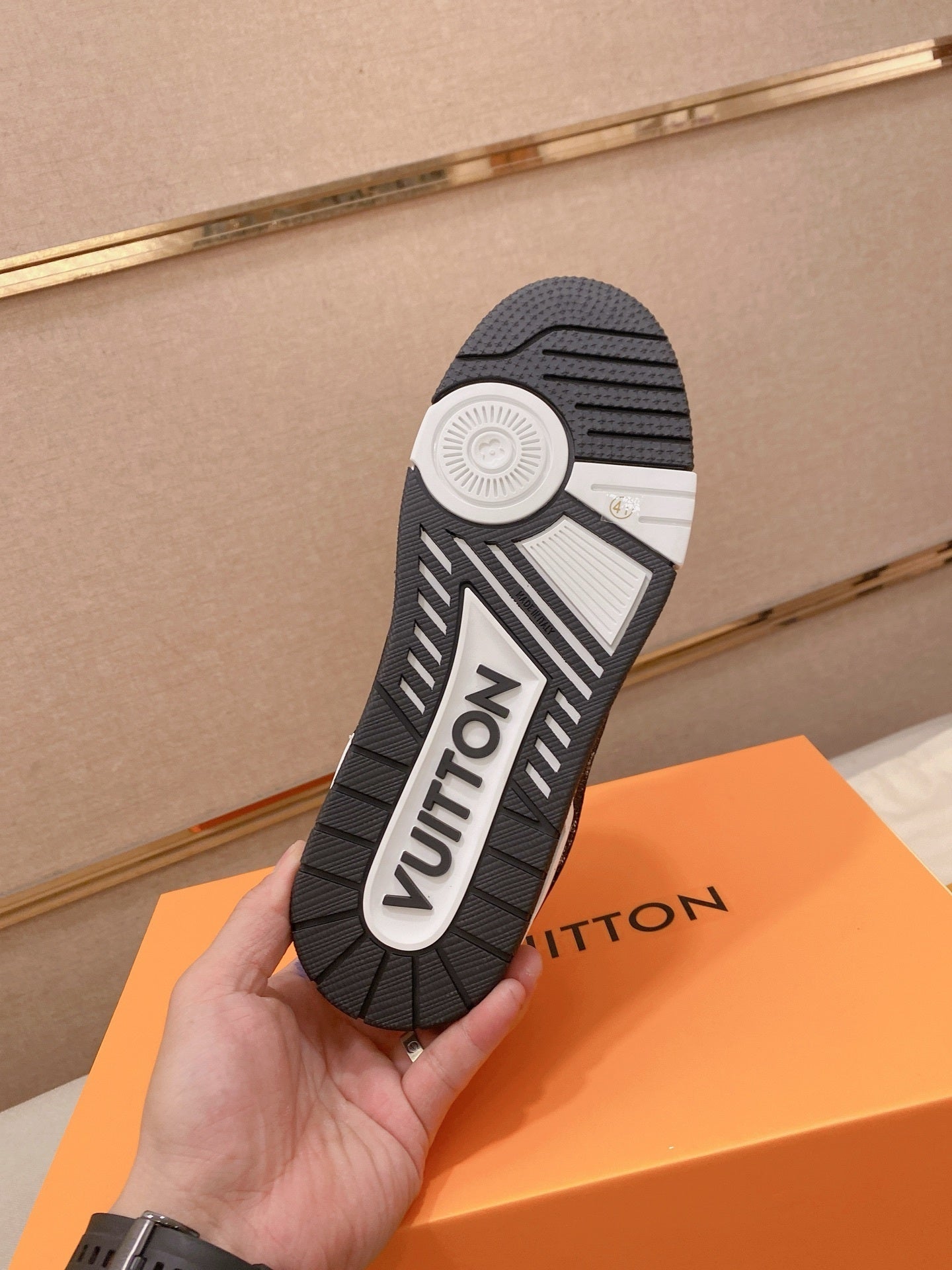 LOUIS VUITTON TRAINER NEGRO