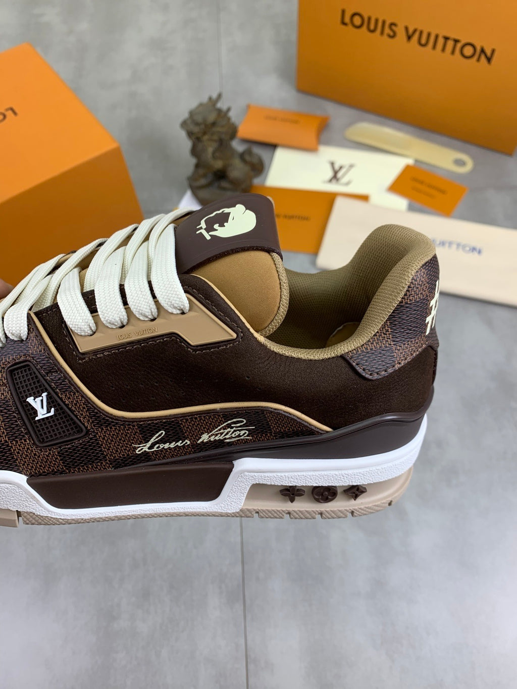 LOUIS VUITTON TRAINER CAFE