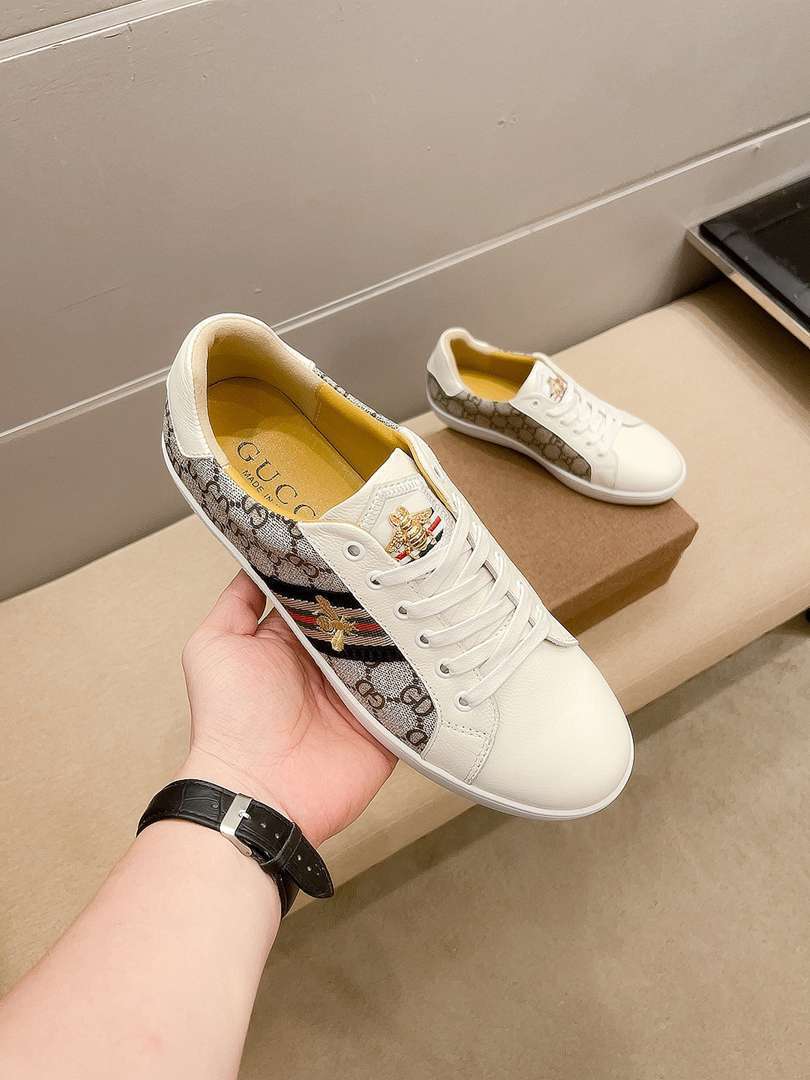 GUCCI ACE CON ABEJA NEGROS