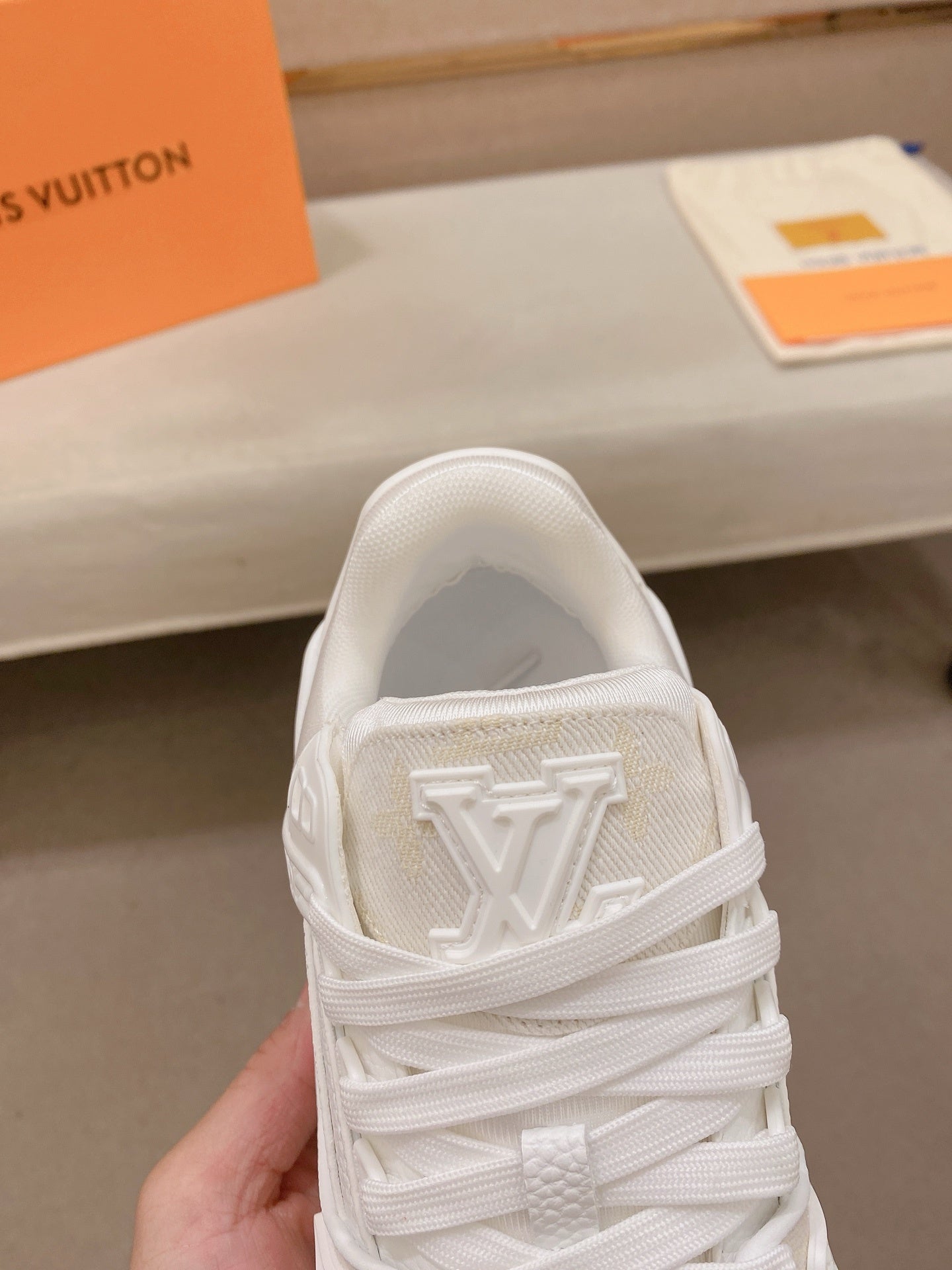 LOUIS VUITTON TRAINER BLANCOS