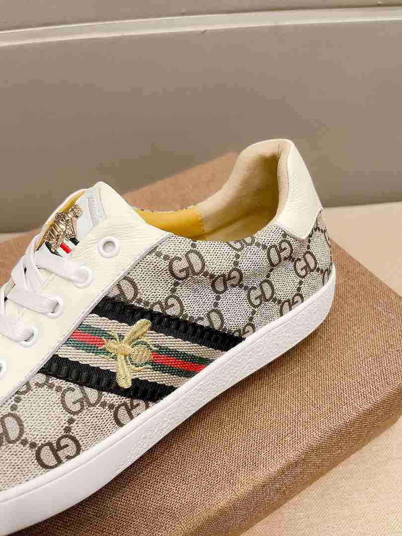 GUCCI ACE CON ABEJA NEGROS