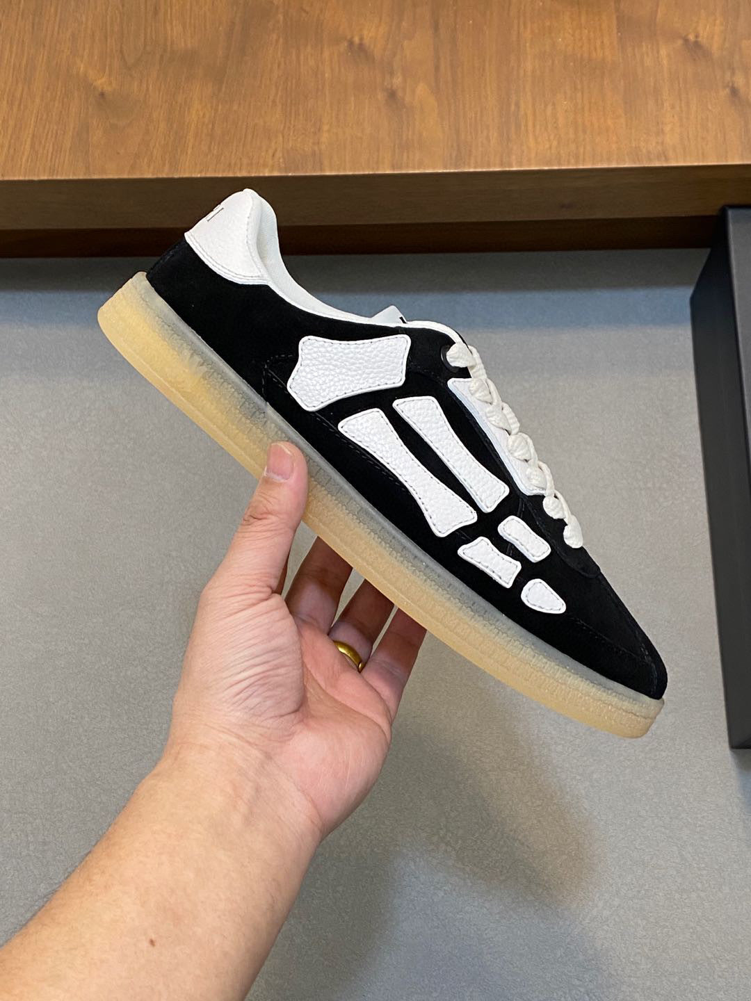 AMIRI SKELETON NEGRO GAMUZA