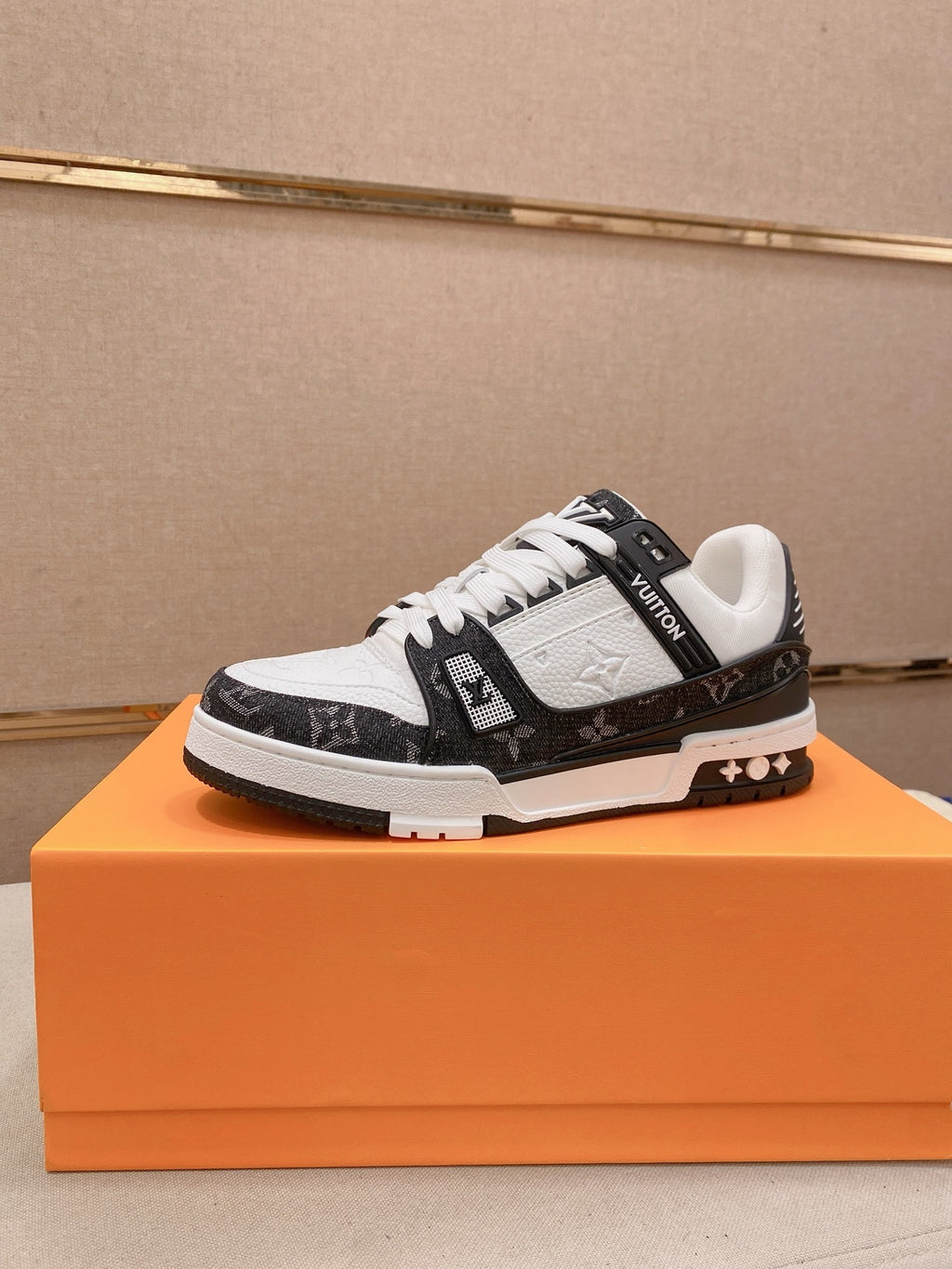 LOUIS VUITTON TRAINER NEGRO