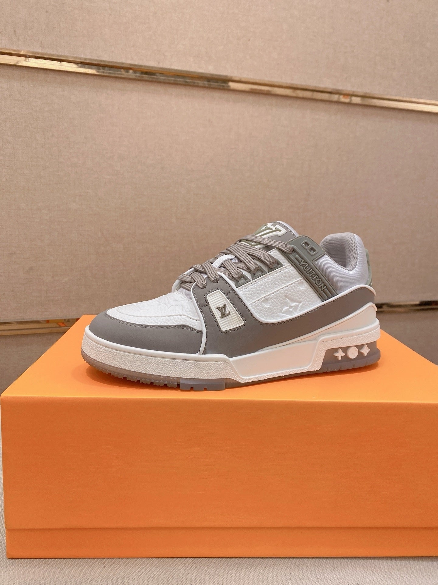 LOUIS VUITTON TRAINER GRIS