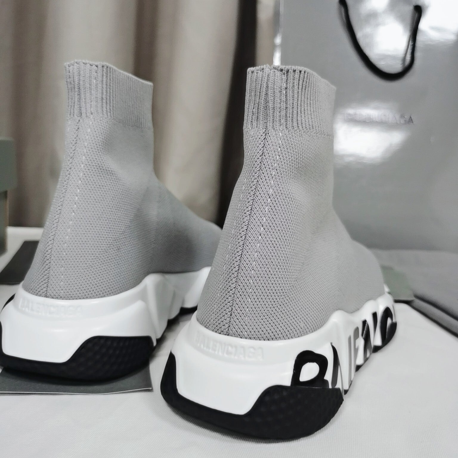BALENCIAGA SPEED 2.0 GRAFFITI GRIS
