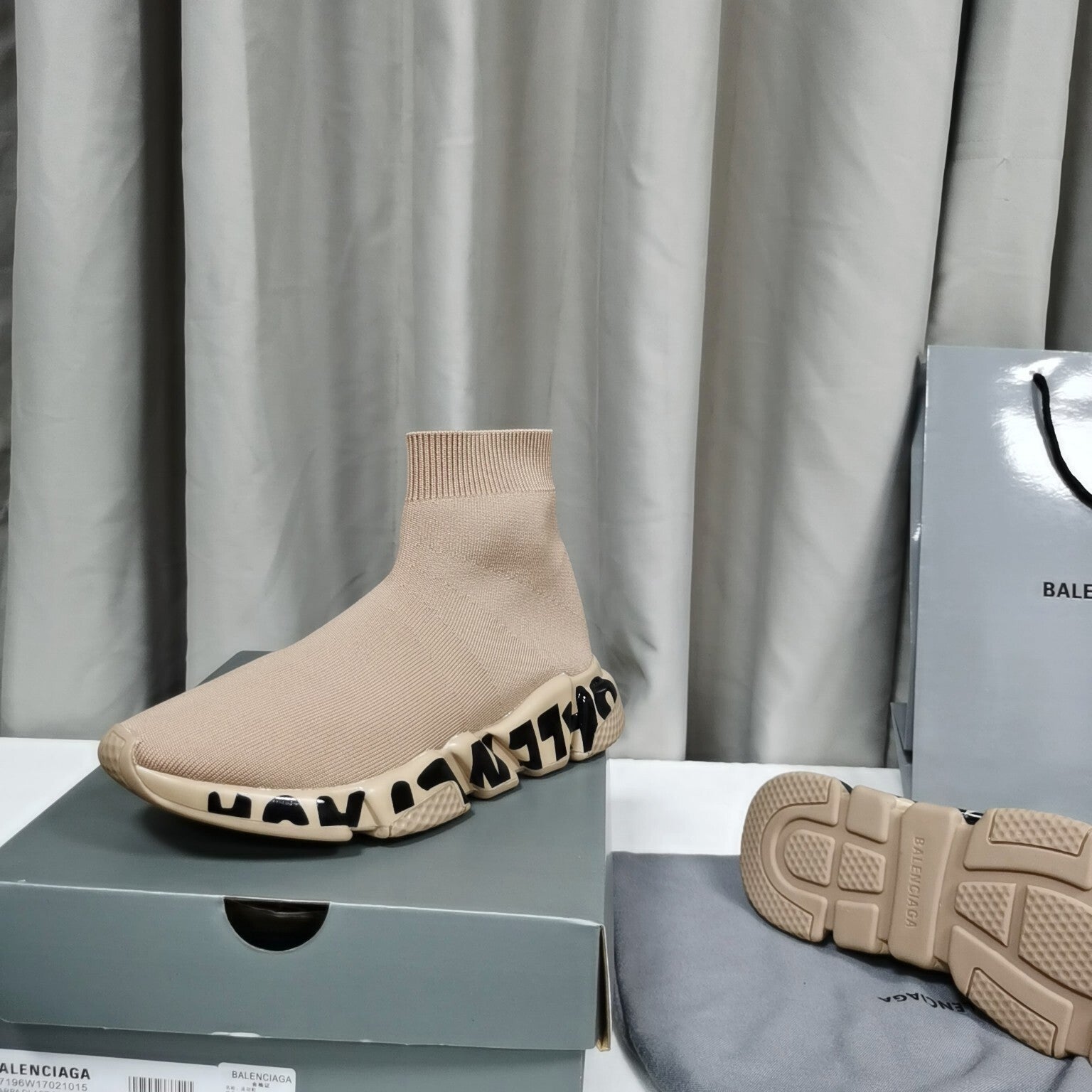 BALENCIAGA SPEED 2.0 GRAFFITI CAFE