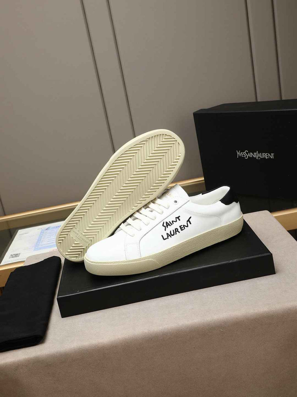 SAINT LAURENT COURT CLASSIC NEGRO