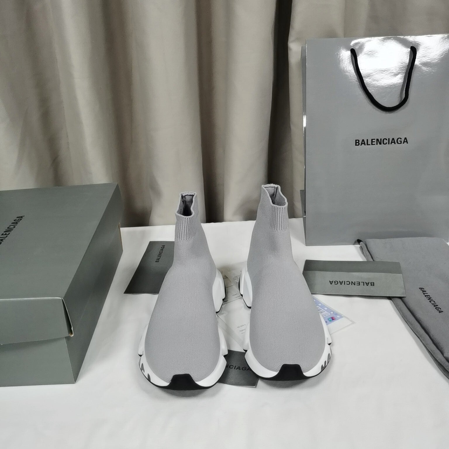 BALENCIAGA SPEED 2.0 GRAFFITI GRIS